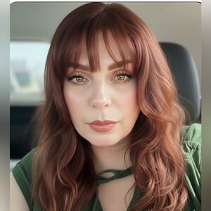 Meet your Posher, Jenn (middle name Lynn) 🛍️